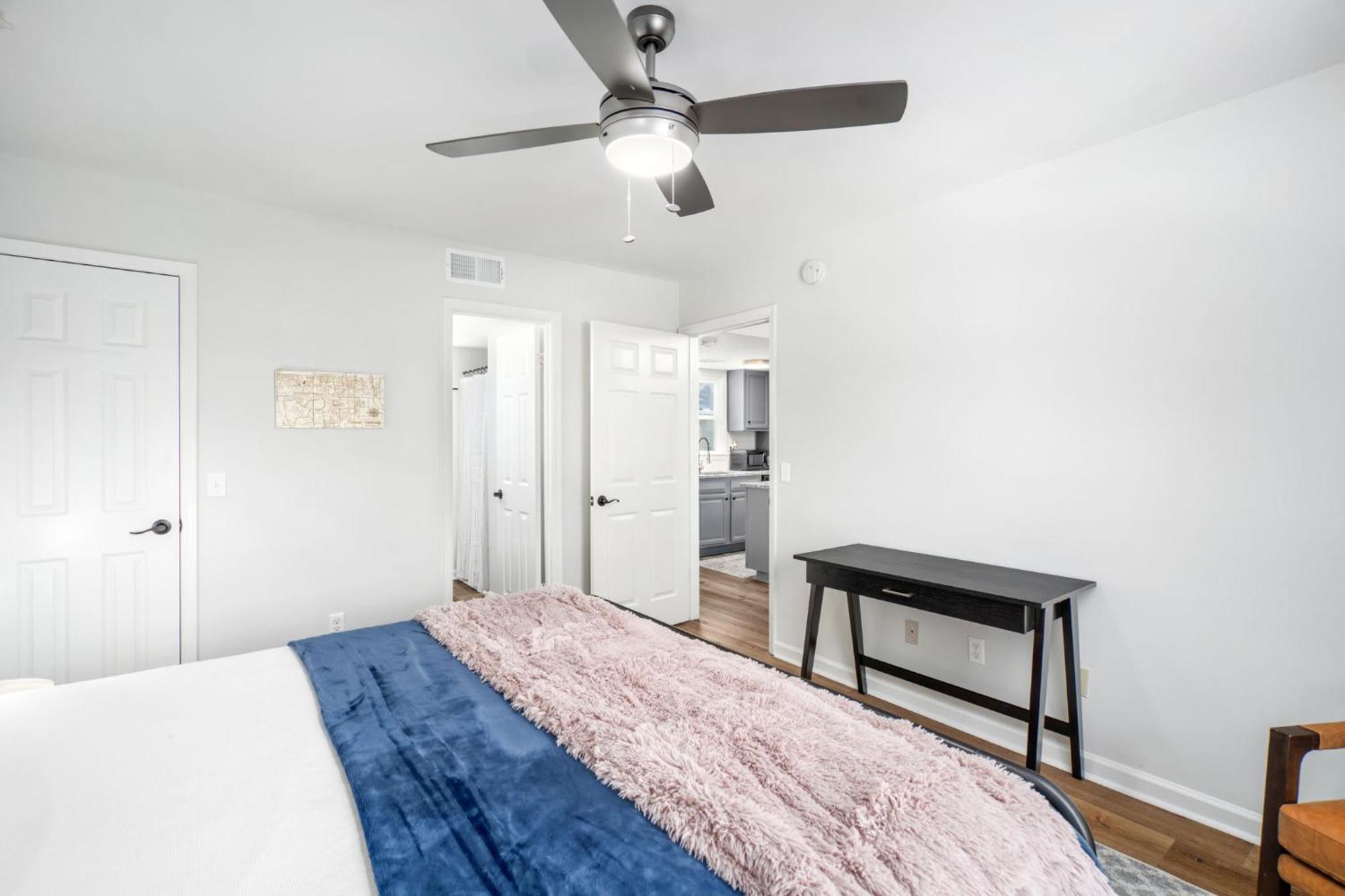 Remodeled And New - Walk To Downtown Auburn Apartment Exterior photo