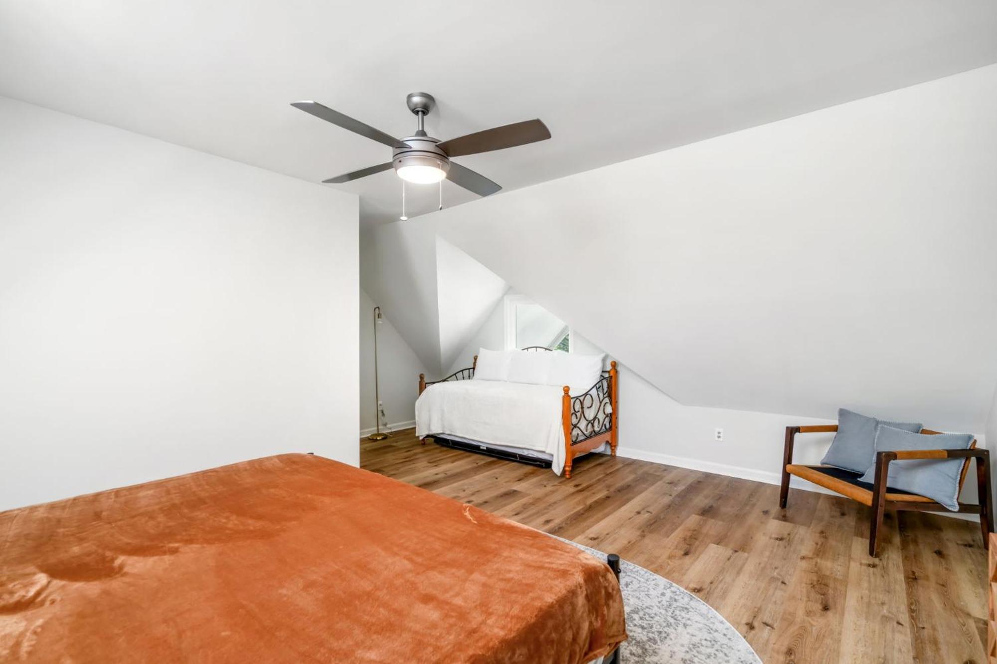 Remodeled And New - Walk To Downtown Auburn Apartment Exterior photo