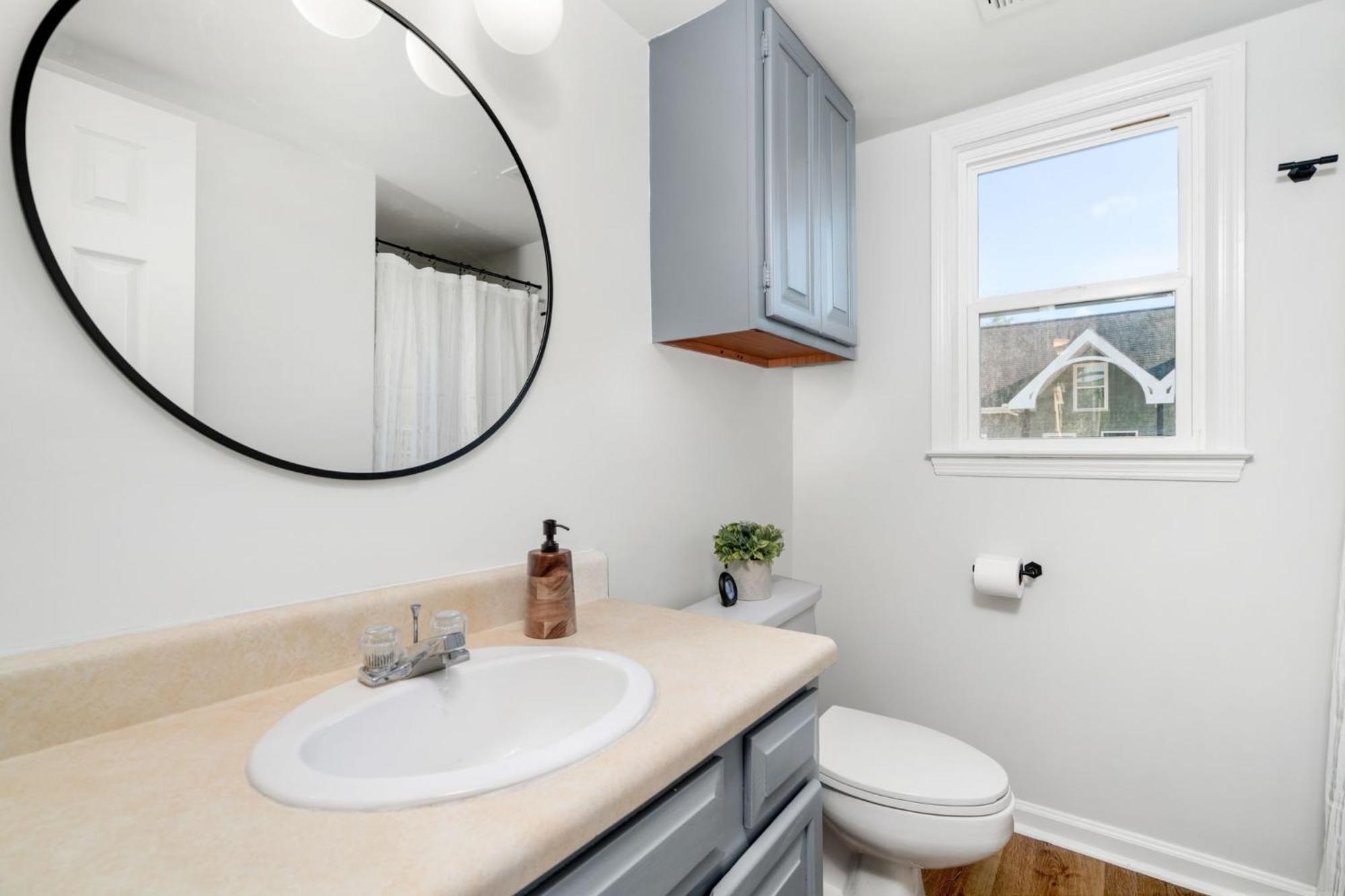Remodeled And New - Walk To Downtown Auburn Apartment Exterior photo